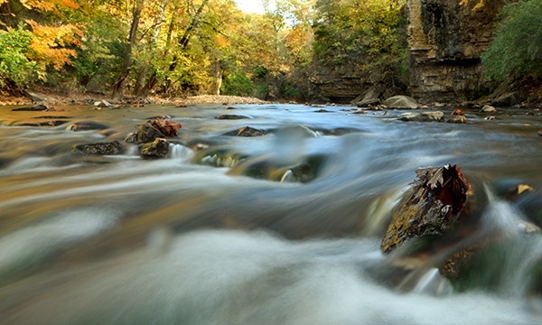 water flowing over rocks at kankakee river state park